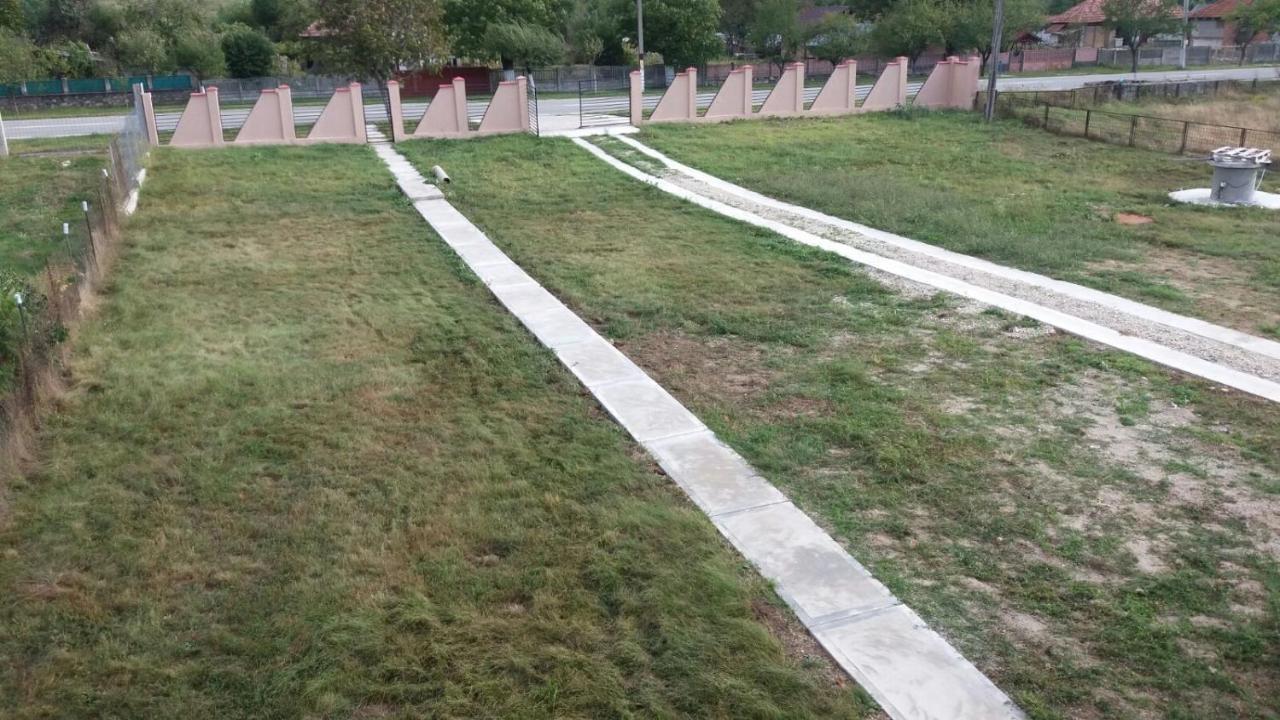 Pensiunea Aly Bumbesti Pitic Buitenkant foto